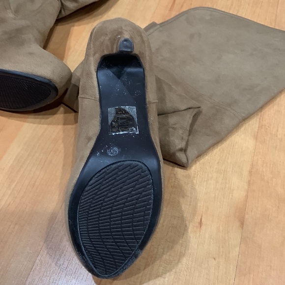 Shoedazzle over the knees boots - Picture 2 of 3